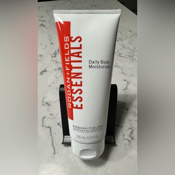 Rodan +‎ Fields Essentials Daily Body Moisturizer 6.8 oz/200mL NEW Sealed - Picture 1 of 3
